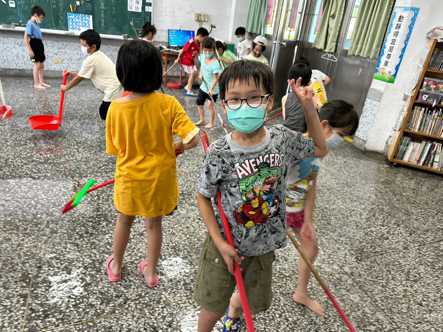 的小學班導很有一套戲水攻略