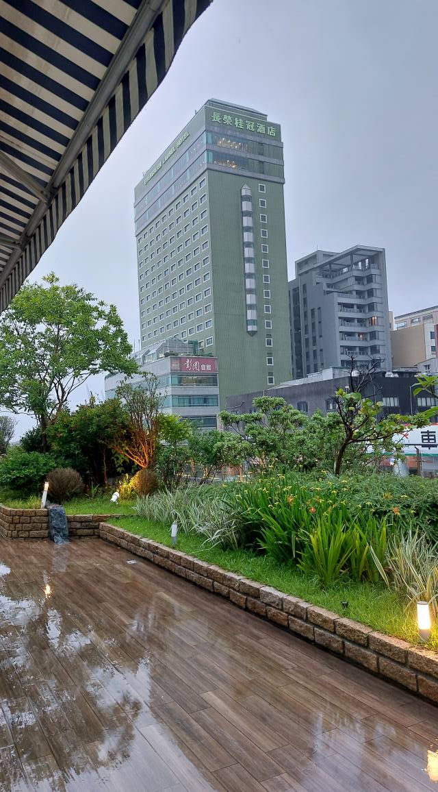 記得叁肆行這裡可以玩VR鯨鯊遊戲雨季觀察